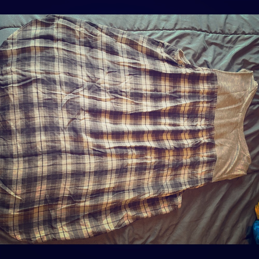 Adorable sleeveless top, with plaid back 3x